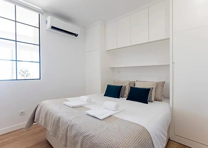 Urban House By Lovelystay Apartment